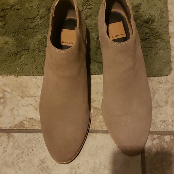 Boots - Picture 2 of 3